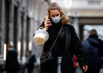 OMS alerta de que ómicron se desplaza al este de Europa, con menos vacunados