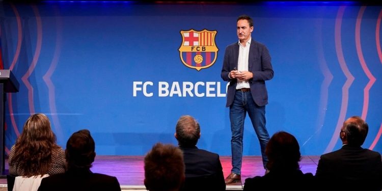 Renuncia el director general del FC Barcelona, Ferran Reverter
