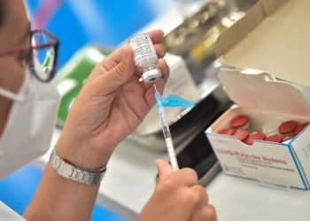 Moderna logra su primer año de beneficios en 2021 gracias a vacuna contra el COVID