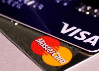 Visa y Mastercard suspenden sus operaciones en Rusia