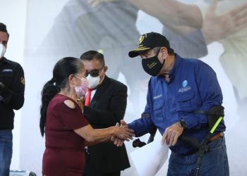 Adultos mayores beneficiados con programa de aporte económico