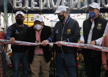 El presidente Alejandro Giammattei y autoridades locales inauguraron la obra.