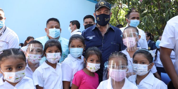 Estudiantes cuentan con remodelada escuela en Huité