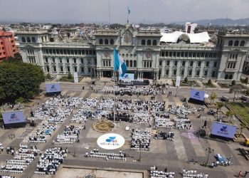 El acto especial se efectuó frente al Palacio Nacional de la Cultura.