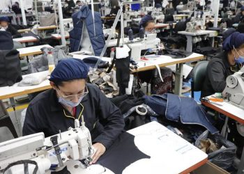 Prendas blindadas fabricadas en Colombia buscan salvar vidas en Ucrania