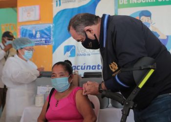 Presidente lidera jornada de vacunación en San Marcos