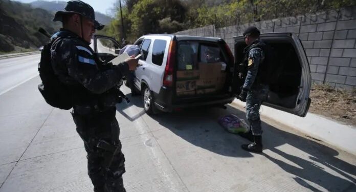 Guatemala participa en operativo para combatir contrabando de cigarrillos y bebidas alcohólicas