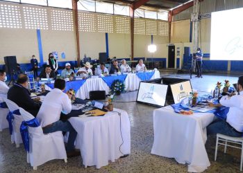 Alcaldes de Jalapa conocieron la importancia del reglamento para la protección del medio ambiente.