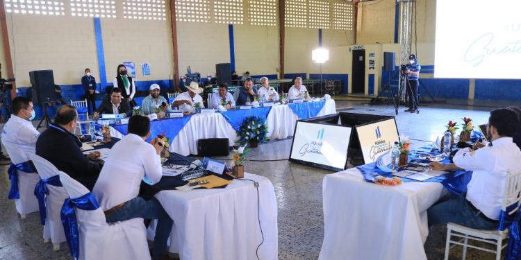 Alcaldes de Jalapa conocieron la importancia del reglamento para la protección del medio ambiente.