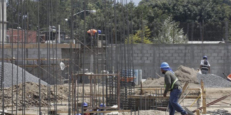 Avanza construcción del nuevo parque deportivo y recreativo, en la zona 21