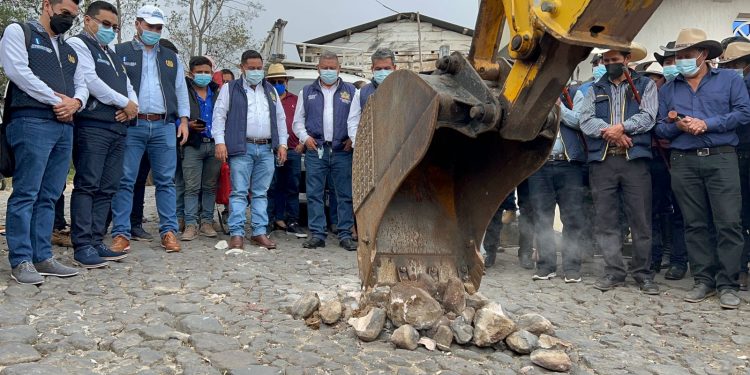 Se inicia mejoramiento de camino rural en San Marcos