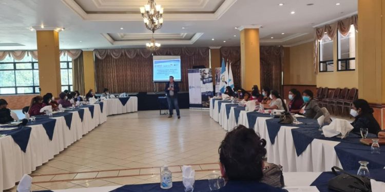 Fortalecen capacidades técnicas de directoras municipales de la mujer