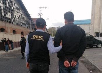 Capturan a hombre que intentó tramitar pasaporte con una cita falsa