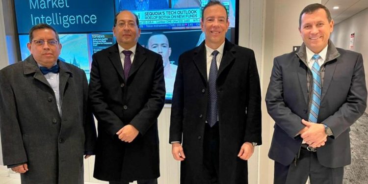 Comitiva guatemalteca se reunió con integrantes de calificadoras de riesgo.