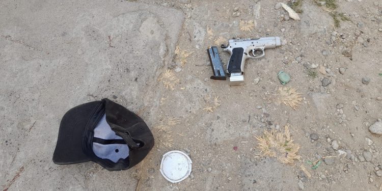 Durante el operativo se le decomisaron dos armas de fuego