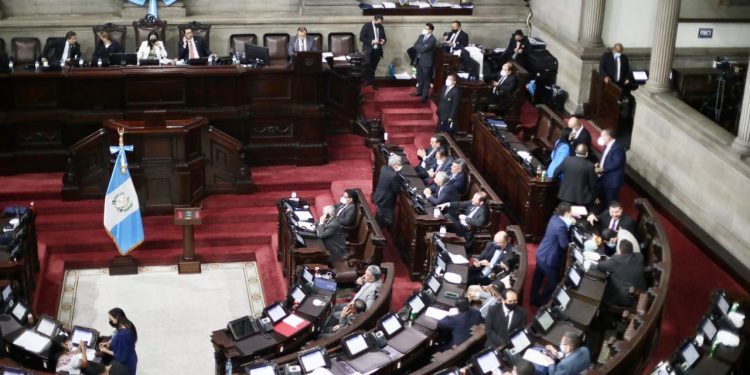 El Congreso avaló la normativa que agradeció el mandatario Giammattei.