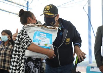 Entregan semilla mejorada en Quiché