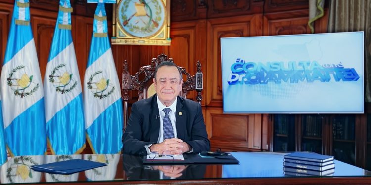 El mandatario resolvió dudas de los guatemaltecos en el programa En consulta con el doctor Giammattei.