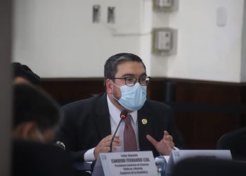 El titular del MEM, Alberto Pimentel, explicó a jefes de bloque del Congreso sobre las medidas analizadas por el Ejecutivo.