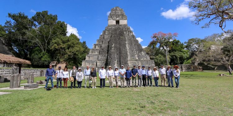 Promueven riqueza cultural guatemalteca con embajadores acreditados en el país