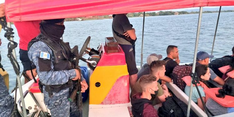 Detectan 3 embarcaciones que transportaban a 36 migrantes indocumentados