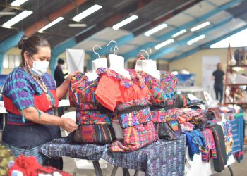 Capacitan a emprendedoras en derechos humanos
