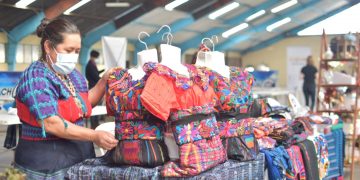 Capacitan a emprendedoras en derechos humanos