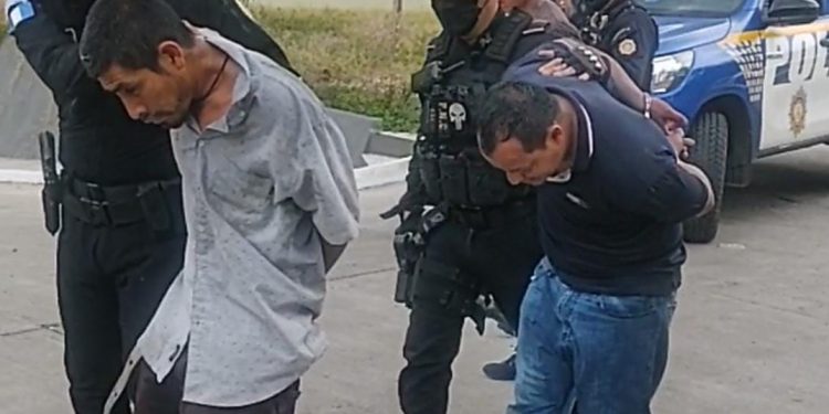 Detienen a tres personas por portar armas de fuego ilegalmente