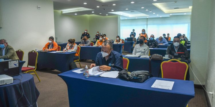 Implementan taller de aislamiento sísmico y estructuras de amortiguamiento para edificios