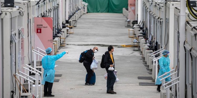 Casos globales de COVID-19 vuelven a subir debido al repunte en Asia