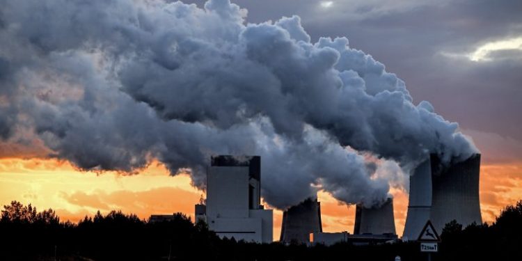 Emisiones mundiales de CO2 batieron récord en 2021, según la AIE