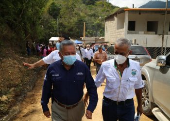 Comienzan mejoras de camino rural en Pueblo Nuevo Viñas, Santa Rosa