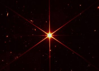 Telescopio James Webb envía primera foto unificada de una estrella lejana