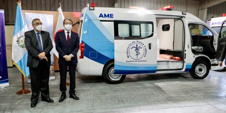 Salud recibe donativo de equipo mÃ©dico y ambulancias