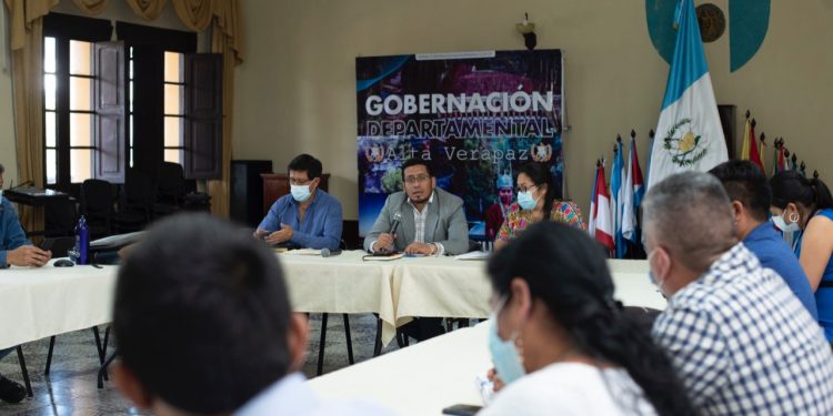 Discuten sobre proyectos de desarrollo en Alta Verapaz