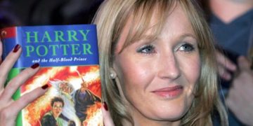 JK Rowling aportará hasta 1.21 millones en donativos para niños ucranianos