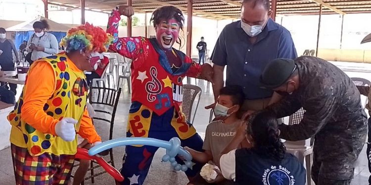 La vacunación contra el COVID-19 es importante para la niñez guatemalteca.