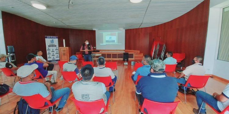 Capacitan a guardarrecursos del parque nacional Tikal sobre combate a incendios