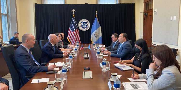 Canciller sostiene reunión con secretario de Seguridad Nacional de Estados Unidos