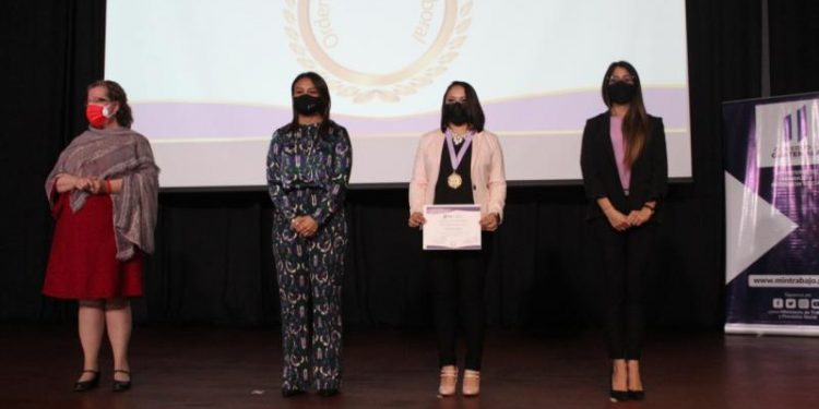 Entregan Orden de Excelencia Laboral a 25 guatemaltecas