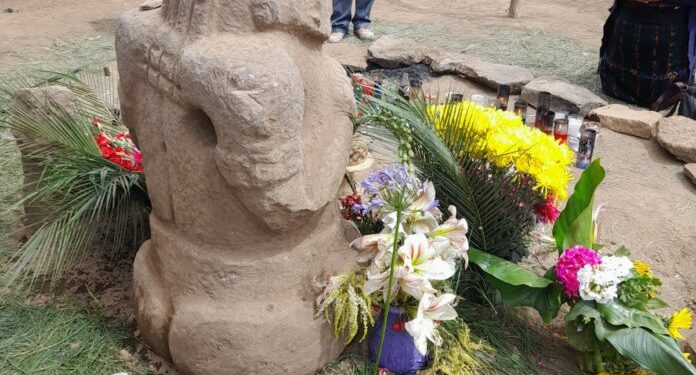 Monumento hallado en Sololá tiene rasgos similares a los de vestigios de la costa sur, anuncia Ministerio de Cultura