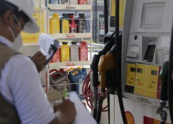 Personal del MEM y de la Diaco mantienen operativos en los expendios de combustible. / Foto: Archivo.