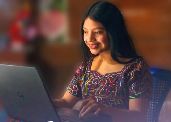 Presidente reafirma compromiso por el bienestar y la igualdad de la mujer