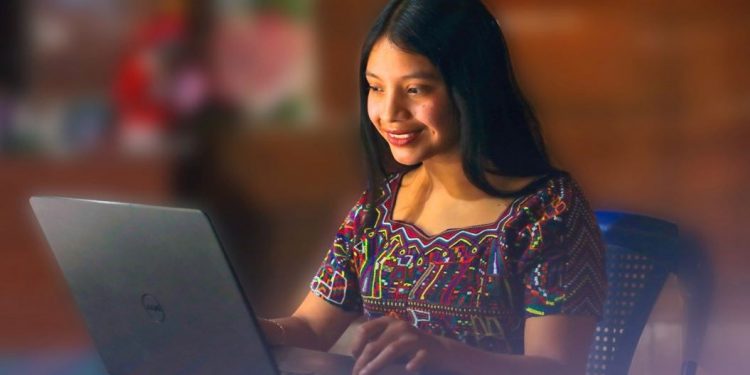 Presidente reafirma compromiso por el bienestar y la igualdad de la mujer