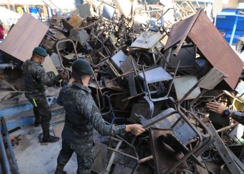 Se inicia remoción de bienes inservibles en centros educativos públicos