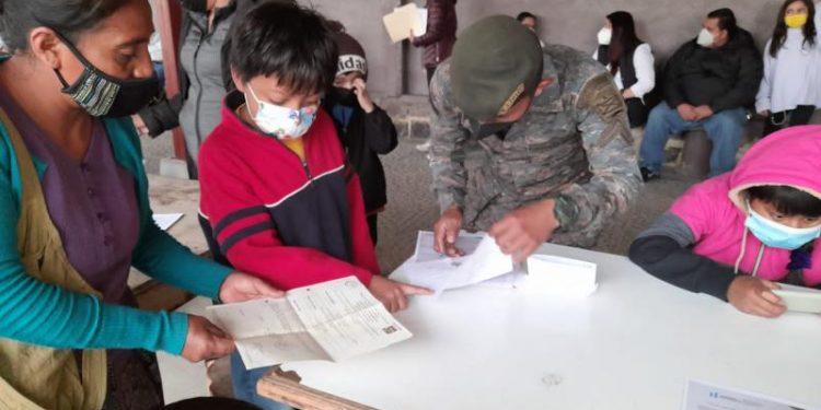 Resaltan importancia de la vacunación contra el COVID-19 a menores