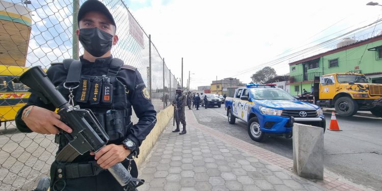 Ministro de Gobernación verifica operativo Seguridad y Control 5