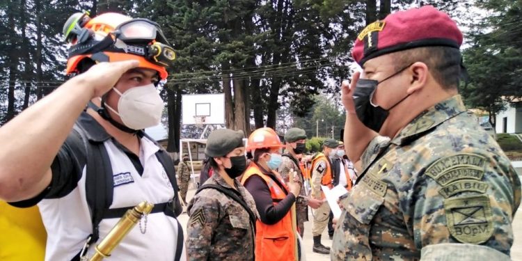 Soldados finalizan capacitación para atender incendios forestales