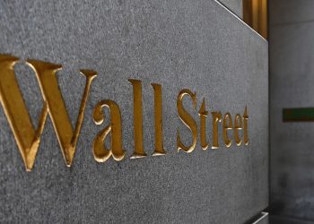 Wall Street abre mixto y el Dow Jones baja 0.10 % tras su mejor semana desde 2020