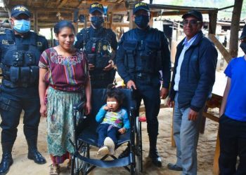 Labor social de la PNC beneficia a población vulnerable de Totonicapán